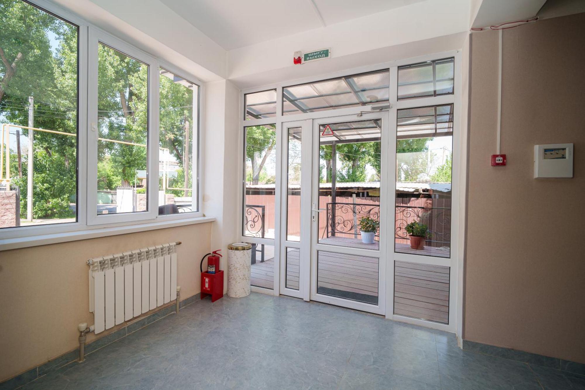 Hotel 33 Алма Ата Екстериор снимка