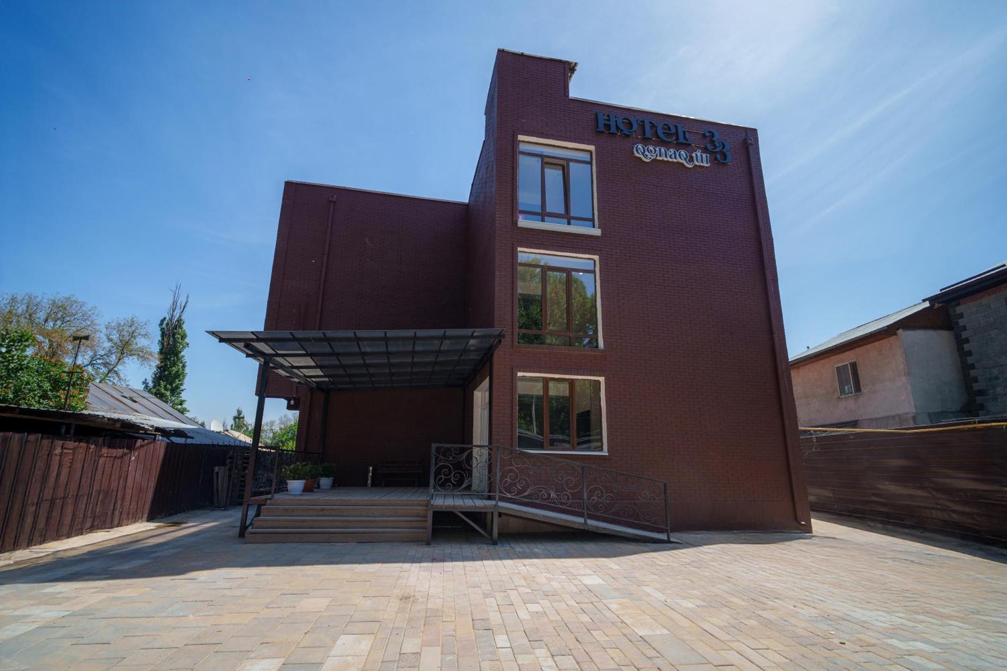 Hotel 33 Алма Ата Екстериор снимка