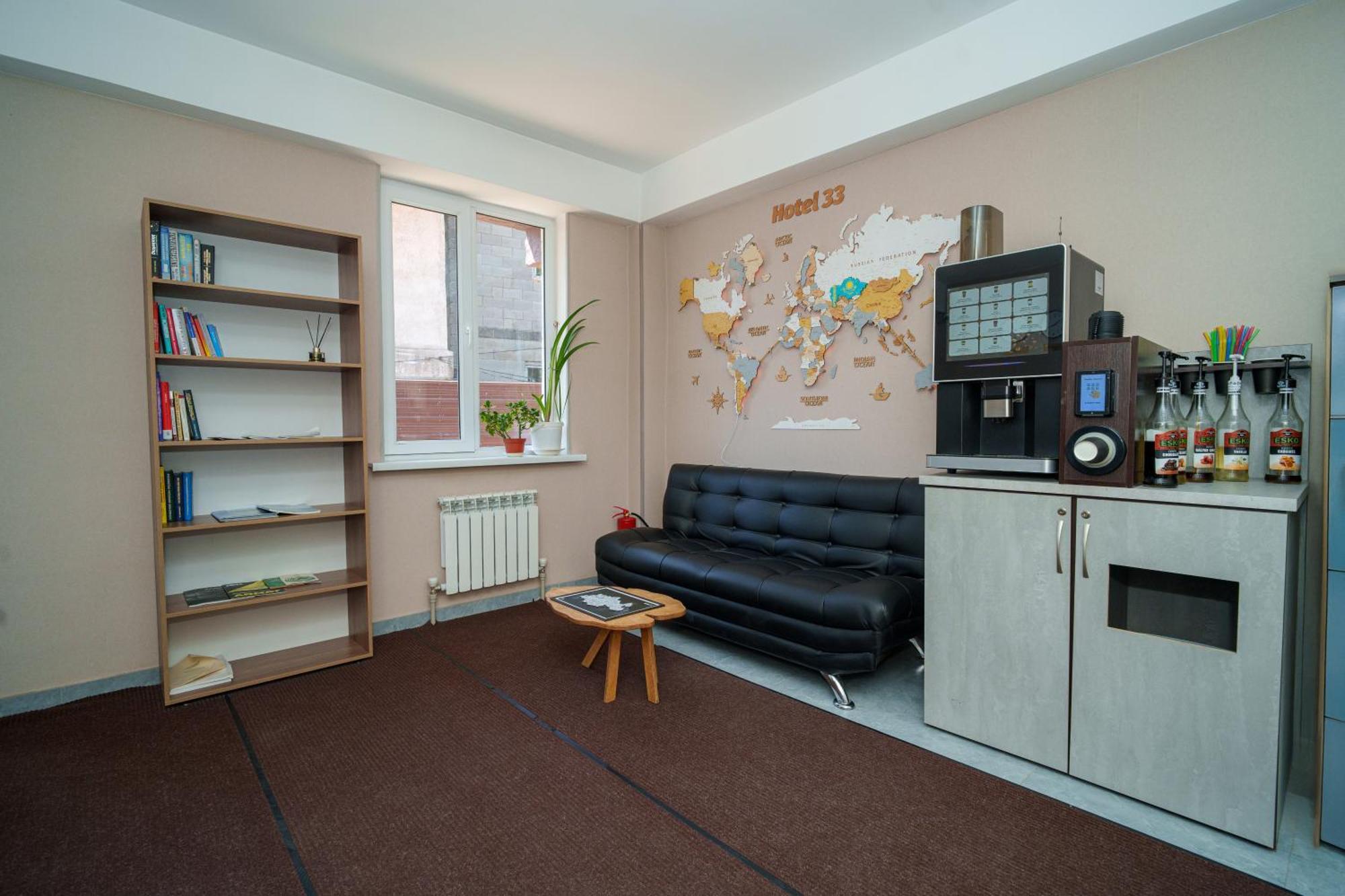 Hotel 33 Алма Ата Екстериор снимка